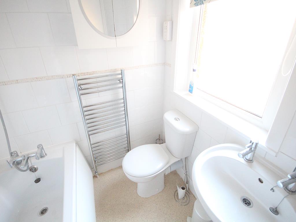 3 bedroom terraced house Let Agreed in Barnoldswick - 2016-10-05 14.38.26.jpg